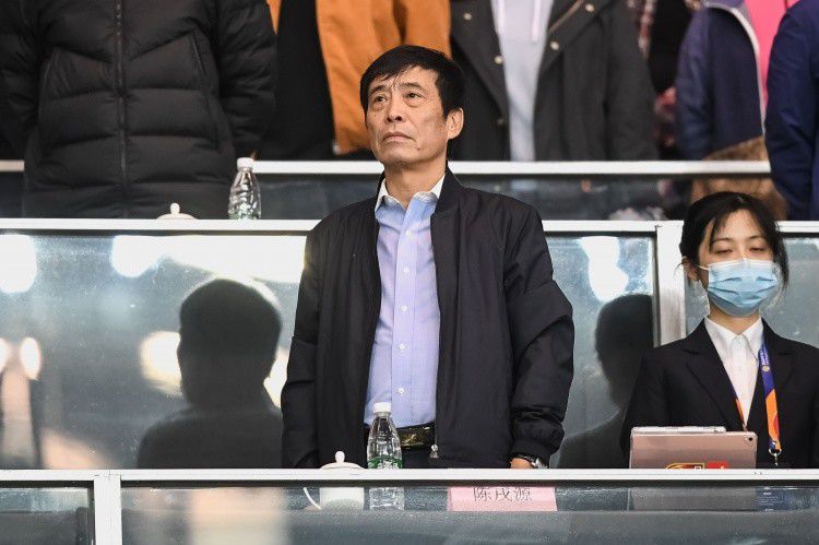 本场比赛第53分钟，米兰后卫佳夫受伤离场，目前米兰一线队中健康的中卫只剩托莫里，皮奥利甚至不得不用中场克鲁尼奇换下佳夫。